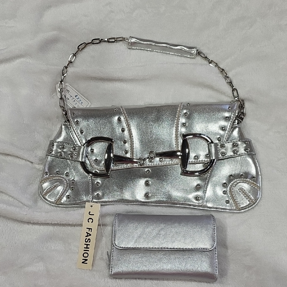 🏇 Glamorous Silver Shoulder Bag with Chain-Link Strap Matching Wallet 🏇